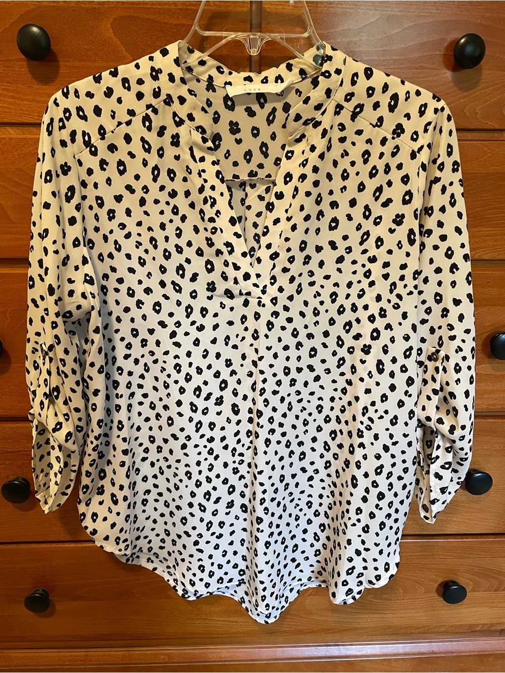 Lush Cream and White Animal Print V-Neck Blouse Size M Stitch Fix